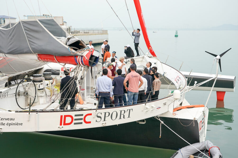 Visite du trimaran IDEC SPORT