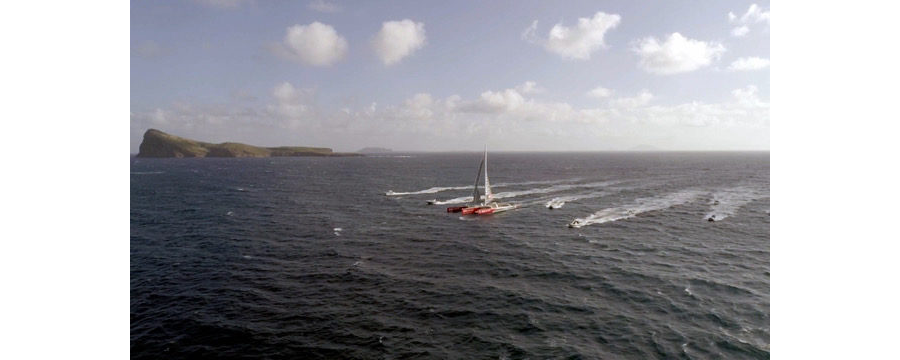Photo de l'arrivée de Francis Joyon à l'île Maurice