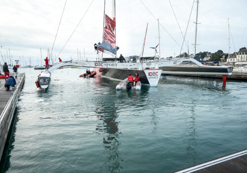 Interview Francis Joyon + images départ du bateau de La Trinité / Mer